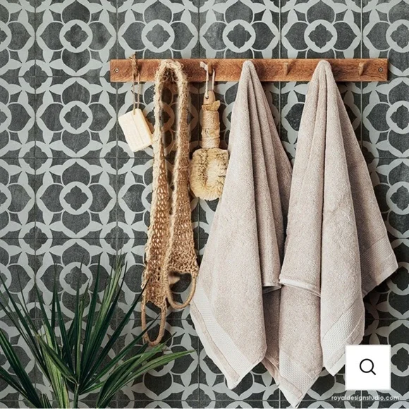 Royal Design Studio Stencils - Duomo Tile Large 12” x 12” new in package - Picture 3 of 8